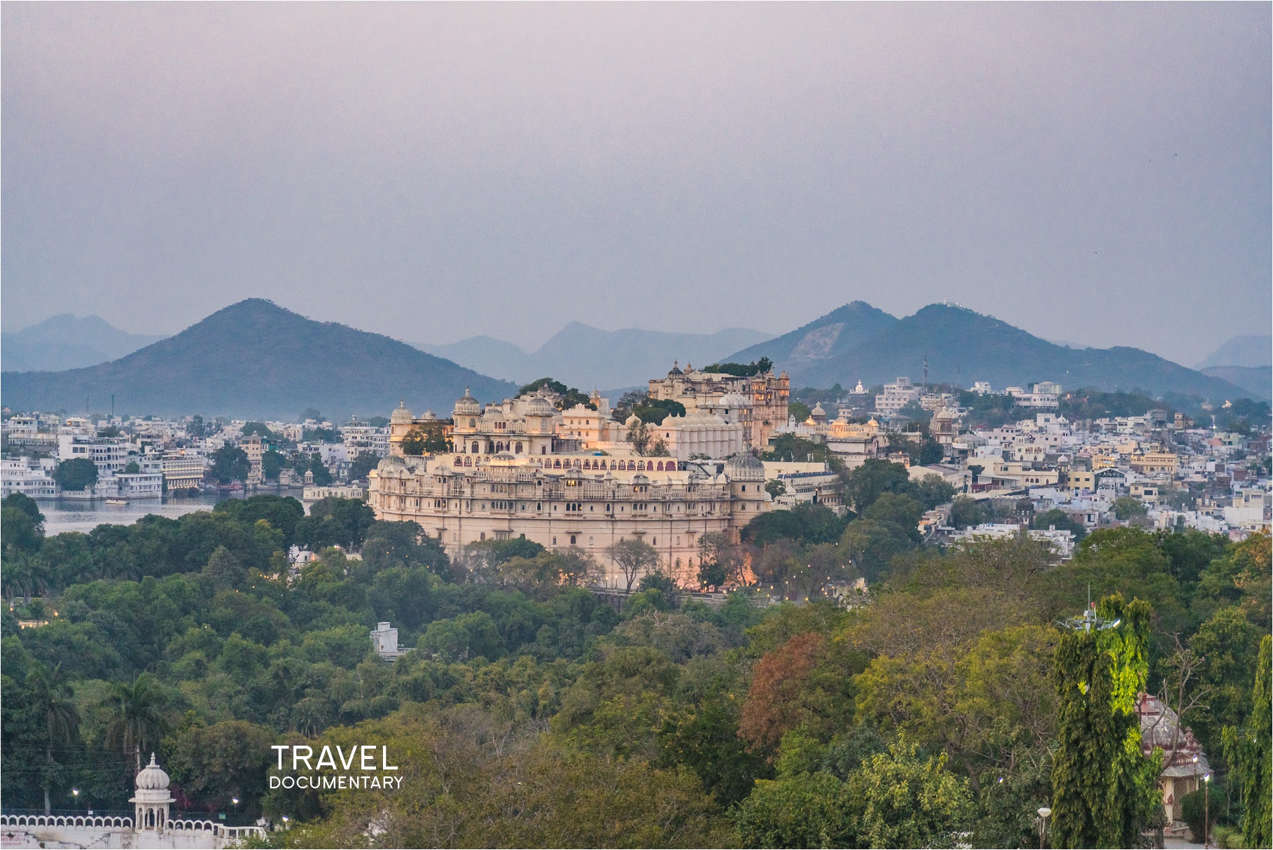 Udaipur_Rajasthan_Machhala_Hill_Temple_Sunset_India_travels_0021.jpg
